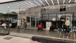 விற்பனையில் பலத்த அடி போல... இனி ஊர் ஊருக்கு ஷோரூம் திறக்க ஐடியா பண்ணும் ஓலா