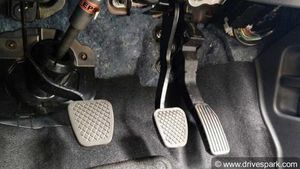 உங்க காருல இருக்க பிரேக் பெடல் ஒழுங்க வேலை செய்யுதா? இதை எப்படி பரிசோதித்து பார்ப்பது?..