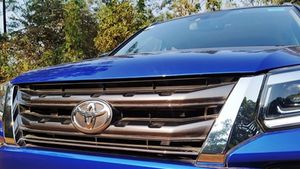 யாரும் எதிர்பாக்காத ட்விஸ்ட்! பிரபலமான டொயோட்டா காரின் விற்பனை திடீர் நிறுத்தம்! ஷாக் ஆன இந்திய மக்கள்!