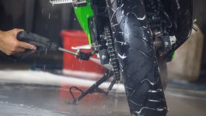 மழையில போயிட்டு வந்ததுக்கு அப்புறம் பைக்கை கழுவி விடலாமா? இதனால் என்ன மாதிரியான பலன் கிடைக்கும்?..