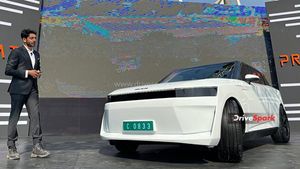 அறிமுகமானது இந்தியாவின் பிரீமியம் வசதிகள் நிறைந்த பிரவைக் டெஃபி இ- கார்.. இத இந்திய தயாரிப்புனே நம்ப முடியல!!