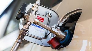 சிஎன்ஜி கார்களில் மைலேஜையும், லாபத்தையும் இரு மடங்காக்குவது எப்படி? இந்த டிப்ஸை மெக்கானிக்கூட சொல்ல மாட்டாங்க!