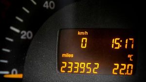 கார் வாங்குன புதுசுல கிடைச்ச மைலேஜ் இப்ப கிடைக்கலயா? இதான் அதுக்கு காரணம்!