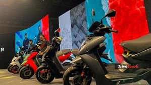 உலகையே திரும்பி பார்க்க வைத்த இந்திய நிறுவனம்! வேற எந்த எலெக்ட்ரிக் ஸ்கூட்டரிலும் இந்த வசதி கிடையாது!