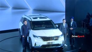 வாரிசு பட குடும்பம் மாதிரி பணக்காரர்களுக்காகவே கியா வெளியிட்டுள்ள கார்! நாம இதை பார்க்க மட்டும் தான் முடியுமா?