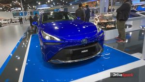 வெறும் காற்று மட்டும் போதும் இந்த கார் நிக்காம ஓடும்! புகைக்கு பதிலா சுத்தமான தண்ணீரை தான் வெளியேற்றும்!