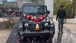 செம்ம... இந்த புதிய மஹிந்திரா தாரின் டெலிவிரி துவங்கியாச்சா!! புக் செய்தவர்களை இனி கையில் பிடிக்க முடியாது...