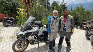 ஏகே62 அப்டேட்டை எதிர்பார்த்த ரசிகர்களுக்காக புதிய தகவலை வெளியிட்ட அஜீத் மேலாளர்! மனுஷன் இப்படி இறங்கிட்டாரு!