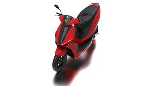 டாடாவோட எலெக்ட்ரிக் காருலகூட இவ்ளோ தூரம் டிராவல் பண்ண முடியாது.. ஃபுல் சார்ஜ்ல 333 கிமீ போகும் இ-ஸ்கூட்டர்!