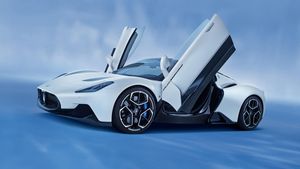 Maserati MC20 launched: ரூ 4 கோடி கொடுத்து இந்த காரை நீங்க வாங்குவீங்களா? அப்படி என்ன இருக்குது இந்த கார்ல?