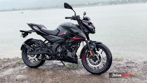 இ20 எரிபொருளில் ஓடும் பஜாஜ் பல்சர் என்160 அறிமுகம்.. ஹீரோவோட சாம்ராஜ்யத்தை அடியோடு சாய்க்க இது ஒன்னு போதும்!