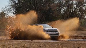 சிங்கங்கள் கூடி நிற்கும் குகைக்குள் ஒற்றை ஆளாய் நுழைய போகும் புலி! வெற்றி யார் பக்கம்?