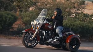 மாற்று திறனாளி பணியாளருக்கு 30 லட்ச ரூபா மதிப்புள்ள ஹார்லி டேவிட்சன் பைக்கை பரிசளித்த ஹீரோ.. ரொம்ப நல்ல மனசு!