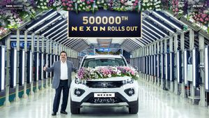 Tata Nexon காரின் 5 லட்சமாவது யூனிட் விற்பனைக்கு தயார்... உண்மை தெரிஞ்சவங்க இந்த கார மட்டும் வாங்குறாங்க!