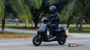 ஓலா எலக்ட்ரிக் ஸ்கூட்டரை மக்கள் போட்டி போட்டு வாங்குறாங்க போல!! சேல்ஸ் சும்மா தாறுமாறா உயருது!