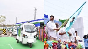 தெரு தெருவா போய் குப்பை சேகரிப்பதற்கே இப்படி ஒரு ஆட்டோவா! ஆந்திரா எங்கயோ போயிருச்சு! காசை கொட்டியிருக்காங்க!