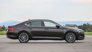 நல்ல கார் ஆச்சே! இனிமேல் பாக்கவே முடியாதா? திடீர்னு விற்பனை நிறுத்தப்பட்டதால் ரசிகர்கள் உச்சகட்ட அதிர்ச்சி!