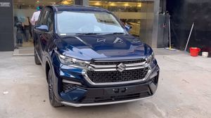 விலை குறைவான இன்விக்டோ உட்பக்கம் எப்படி இருக்கும்? படங்கள் வெளியீடு! ஒவ்வொரு படமும் சுண்டி இழுக்குதேப்பா!