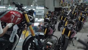 உலகத்திலேயே முதல் ஆளாக இந்தியர்கள் பெற உள்ள டிரையம்ப் பைக்!! பஜாஜ் தொழிற்சாலையில்... டெலிவிரிக்கு தயார்!