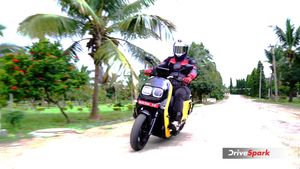 சூப்பர் மார்கெட்டிற்கு இதுல ஷாப்பிங் போனா தனியா பை கொண்டு போக வேணாம்! ரிவர் இண்டி இவியில் இருப்பது இதுதான்!