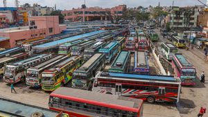 தமிழக அரசுக்கு வருஷத்துக்கு இவ்வளவு கோடி நஷ்டமா? வெளி மாநில பதிவெண் கொண்ட பஸ்களுக்கு ஆப்பு!