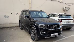 3.25லட்ச ரூபா செலவில் ஸ்கார்பியோவை அலங்கரித்த உரிமையாளர்! இவ்ளோ தீவிரமான கார் காதலரா! வாய பிளக்கும் வாகன உலகம்