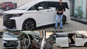 எல்லாராலையும் இந்த காரோட உட்பக்கத்த பார்க்க முடியாது.. 1.55 கோடி ரூபா காரின் உட்பக்கத்தை காணும் வாய்ப்பு!