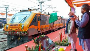 மோடி தொடங்கி வைத்த புதிய ரயில்கள்.. அலுங்கள்-குலுங்கலே இருக்காதாம்! ரோல்ஸ் ராய்ஸ் காருல போற ஃபீல் இருக்குமாம்!