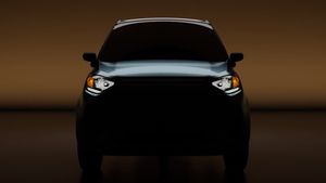 டிராஃபிக்ல ஓட்றதுக்கு ஏத்த குட்டி எலெக்ட்ரிக் காரின் விலை இவ்ளோதானா! பைக் வாங்கறதுக்கு பதிலா இதை வாங்கலாம்!