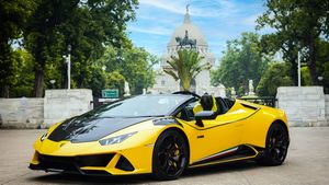 நீங்க அம்பானியாக இருந்தாலும் லம்போர்கினி காரை உடனே வாங்க முடியாது!! காசு மேட்டர் இல்ல... இதுதான் காரணம்!