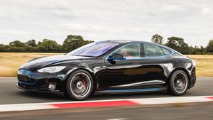 பாதி விலையில் விற்பனைக்கு வரும் டெஸ்லா கார்கள்! மத்திய அரசு செய்த வேறலெவல் மேஜிக்!