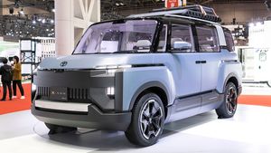 இவ்ளோ முரட்டு தனமான காருக்கா டொயோட்டா உரிமம் வாங்கியிருக்கு! பக்கத்து வீட்டுகாரர்களையும் சேத்து கூட்டி போகலாம்