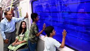 இந்தியாவின் முதல் தண்ணீருக்கு அடியில் பயணிக்கும் ரயில் சேவை தொடக்கம்! ஆற்றுக்கு அடியில் இவ்ளோ நேரம் பயணிக்குமா