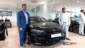 காசு கேட்டா இல்லன்னு சொல்லுறாங்க ஆனா காஸ்ட்லி காரா வாங்கி குவிச்சிருக்காங்க! எப்படி தெரியுமா?