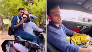 ஸ்கூட்டரில் போய்ட்டு இருந்தவருக்கு திடீரென அடித்த அதிர்ஷ்டம்... இந்த நாளை ஆயுசுக்கும் மறக்க மாட்டாரு...