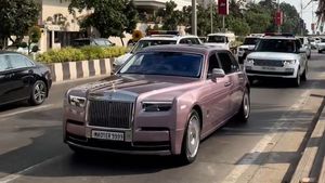 பாதுகாப்பு வாகனங்கள் புடை சூழ சாலையில் வந்த 12 கோடி ரூபாய் கார்... யாரோடதுனு தெரிஞ்சதும் வாயை பிளந்த மக்கள்!