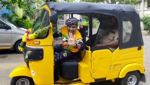 ரூ2.36 லட்சம் விலையுள்ள ஆட்டோவை வாங்கி ஏழை தொழிலாளிக்கு பரிசளித்த கூல்சுரேஷ்!வைரலாகும் வீடியோ!