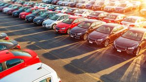 விற்காமல் ஸ்டாக்கில் இருக்கும் 4 லட்சம் கார்கள்! எல்லாத்துக்கும் இந்த விஷயம் தான் காரணமா?