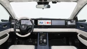 டேஷ்போர்டு ஃபுல்லா ஸ்கிரீன்தான்.. ஒன்னில்ல, ரெண்டில்ல 5 திரைகளை கொடுத்திருக்காங்க.. ஹோண்டா தயாரித்த கார்!