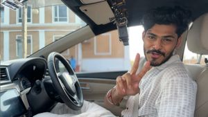 கார் ஓட்ட லைசென்ஸ் வாங்கிய டிடிஎஃப் வாசன்! இன்னும் இந்த சுவரு எத்தனை உசுர காவு வாங்கப்போகுதோ?