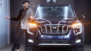 இவ்வளவு சின்ன வயதில்... இதெல்லாம் சாதனைங்க!! இளம் யூடியூப்பரின் புது மஹிந்திரா கார்!