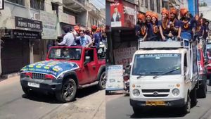 நீட் தேர்வில் தேர்ச்சியை இப்படியா கொண்டாடுவது? வருங்கால மருத்துவர்கள் நடந்துக் கொள்ளும் விதமா இது?