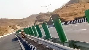 தேசிய நெடுஞ்சாலைகளில் புதிதாக முளைக்கும் பச்சை தூண்கள்! இது என்னன்னு உங்களுக்கு தெரியுமா?