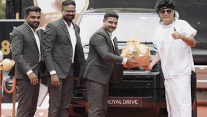 கேரளாவின் பெரும் பணக்காரரே இந்த காரை செகண்ட் ஹேண்ட்லதான் வாங்கி இருக்காரா! ரோல்ஸ் ராய்ஸ்லாம் வச்சுருக்காரு!