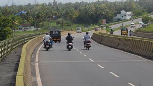 பெட்ரோல் கொஞ்சமாதான் குடிக்கும்! ஆனா ரொம்ப தூரம் போகலாம், நெடுஞ்சாலையில் அதிக மைலேஜ் பெற பெஸ்ட் டிப்ஸ்!