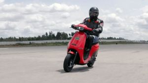 இப்ப ஸ்கூட்டர் வாங்குறவங்களுக்கு இந்த சந்தேகம் இருக்குது! எலெக்ட்ரிக் vs பெட்ரோல் ஸ்கூட்டரில் எது லாபம்?