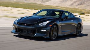 17 ஆண்டு கால சகாப்தத்திற்கு முடிவு கட்ட போறாங்களா! இந்த காரோட உற்பத்தியை நிறுத்த எப்படிதான் மனசு வருதோ!