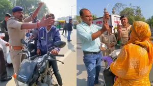 இந்த குச்சியை ஏன் டூவீலர்ல மாட்டுறாங்க தெரியுமா? இது இல்லேன்னா உசுரே போயிடுமாம்!