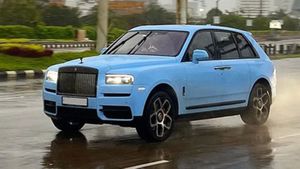 காசை அள்ளி இறைக்கிறாரு! இந்த 8 கோடி ரூபா காரோட ஓனர் அவரா! யார்னு தெரிஞ்சதும் மூக்கு மேல விரல் வைக்கும் மக்கள்!