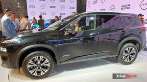 அரசியல்வாதிங்க எல்லாம் இனி இந்த காரைதான் தேடி போய் வாங்க போறாங்க... டொயோட்டா ஃபார்ச்சூனர் கதை முடிஞ்சுது...